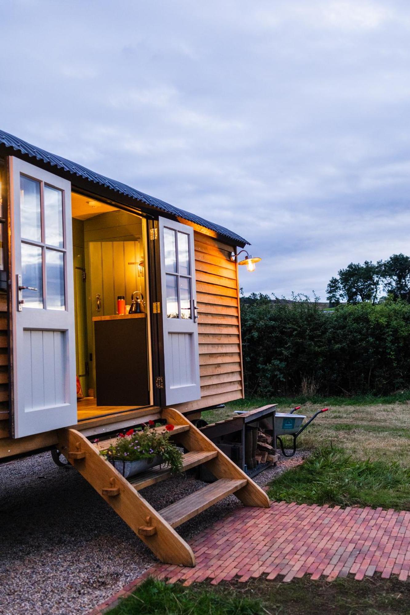 Toadland Shepherd Huts 더럼 외부 사진