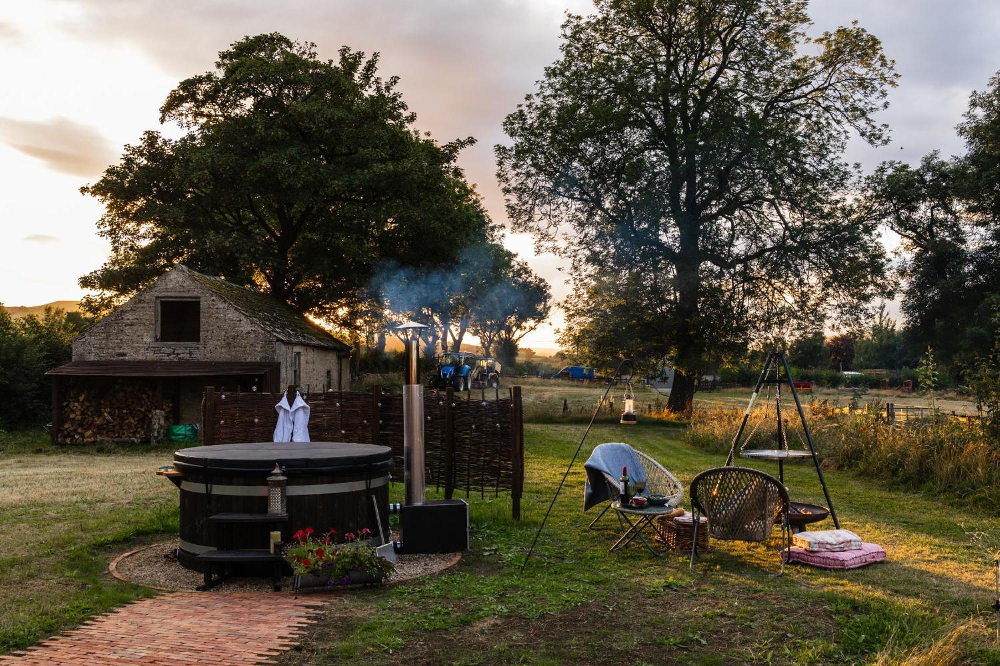 Toadland Shepherd Huts 더럼 외부 사진