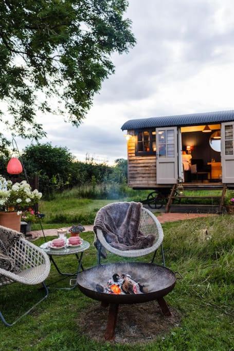 Toadland Shepherd Huts 더럼 외부 사진