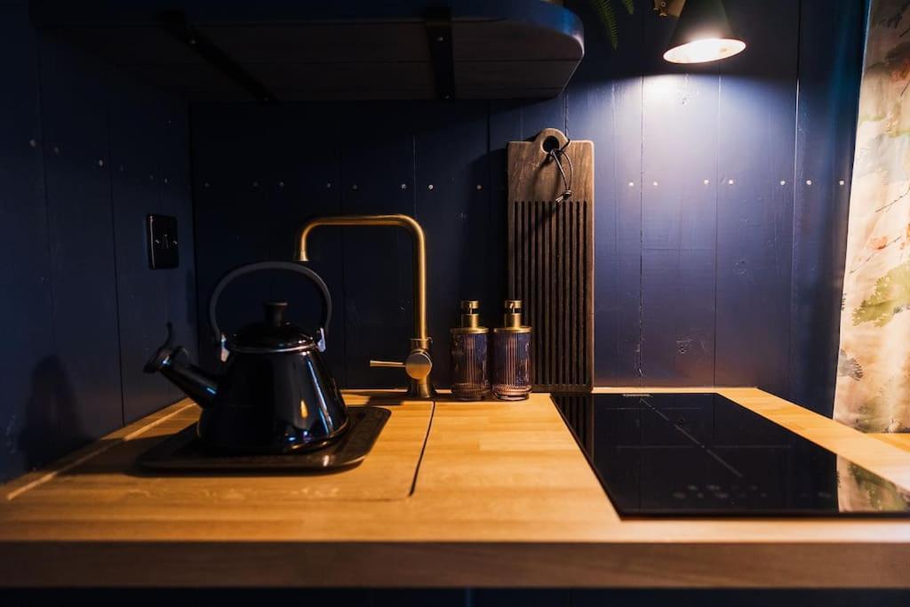 Toadland Shepherd Huts 더럼 외부 사진