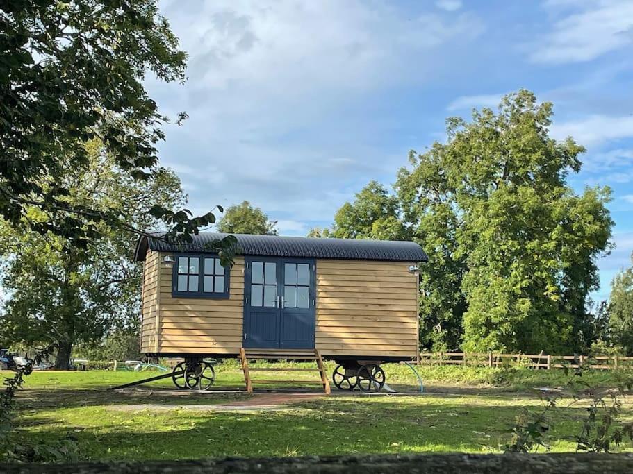 Toadland Shepherd Huts 더럼 외부 사진